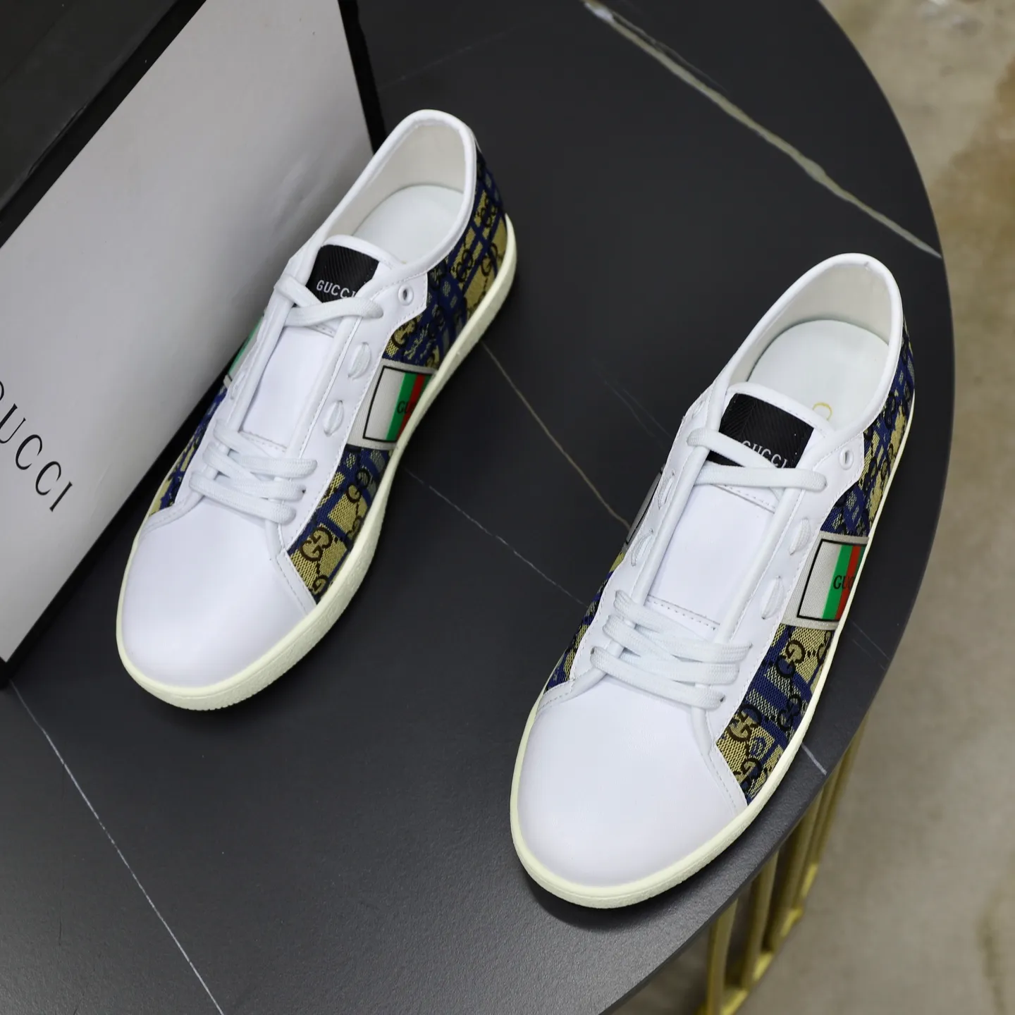 Ex-factory price: 400💰🙅‍♂️🙅‍♂️🙅‍♂️ Brand: GUCCI Standard code: 38-44 (45 customized) Grade: Same as the official website Material: Original material splicing Comfortable and breathable lining Lightweight and wear-resistant sports outsole Style category: Men's fashionable casual shoes Running sneakers Distinguished luxury brand elements Top luxury Color: actual picture color